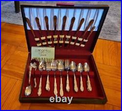 Wm A Rogers Premier by Oneida ROSES Stainless Flatware 55 Pieces WithCase Mint