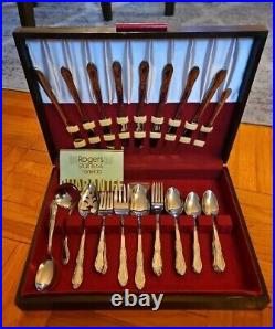 Wm A Rogers Premier by Oneida ROSES Stainless Flatware 55 Pieces WithCase Mint