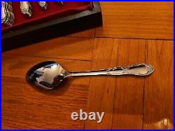 Wm A Rogers Premier by Oneida ROSES Stainless Flatware 55 Pieces WithCase Mint